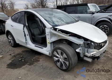 2022 Tesla Model Y z USA, uszkodzony, nr VIN 7SAYGDEE7NF437385